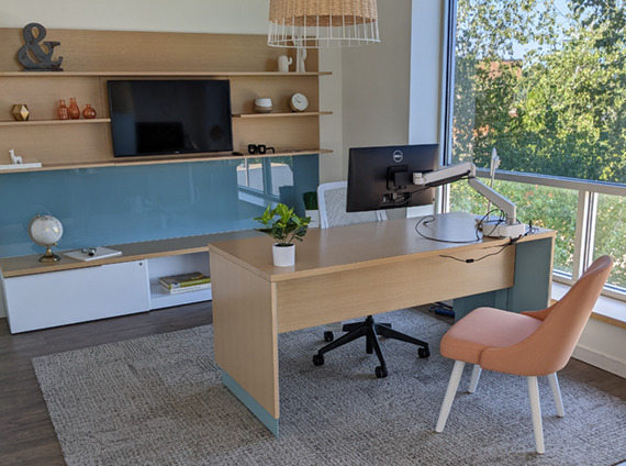 Height adjustable desk
