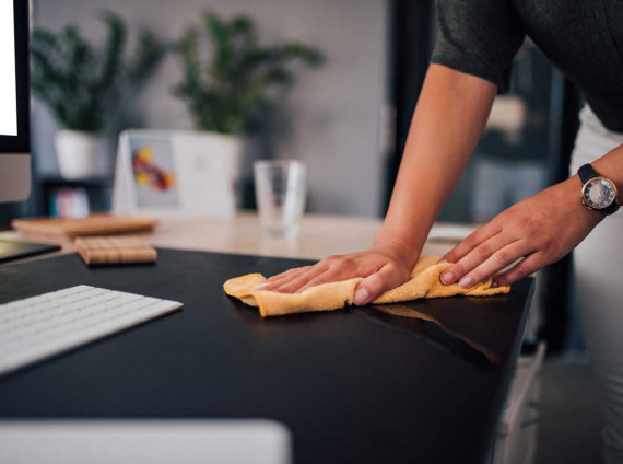 cleaning-personal-space-desktop-sm